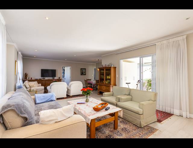 4 BEDROOM FREESTANDING FOR SALE IN SUNNINGDALE